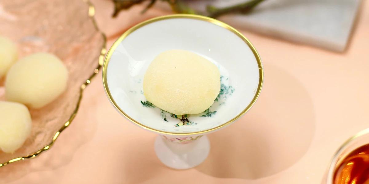Японские моти со сливочным кремом с кусочками манго 
